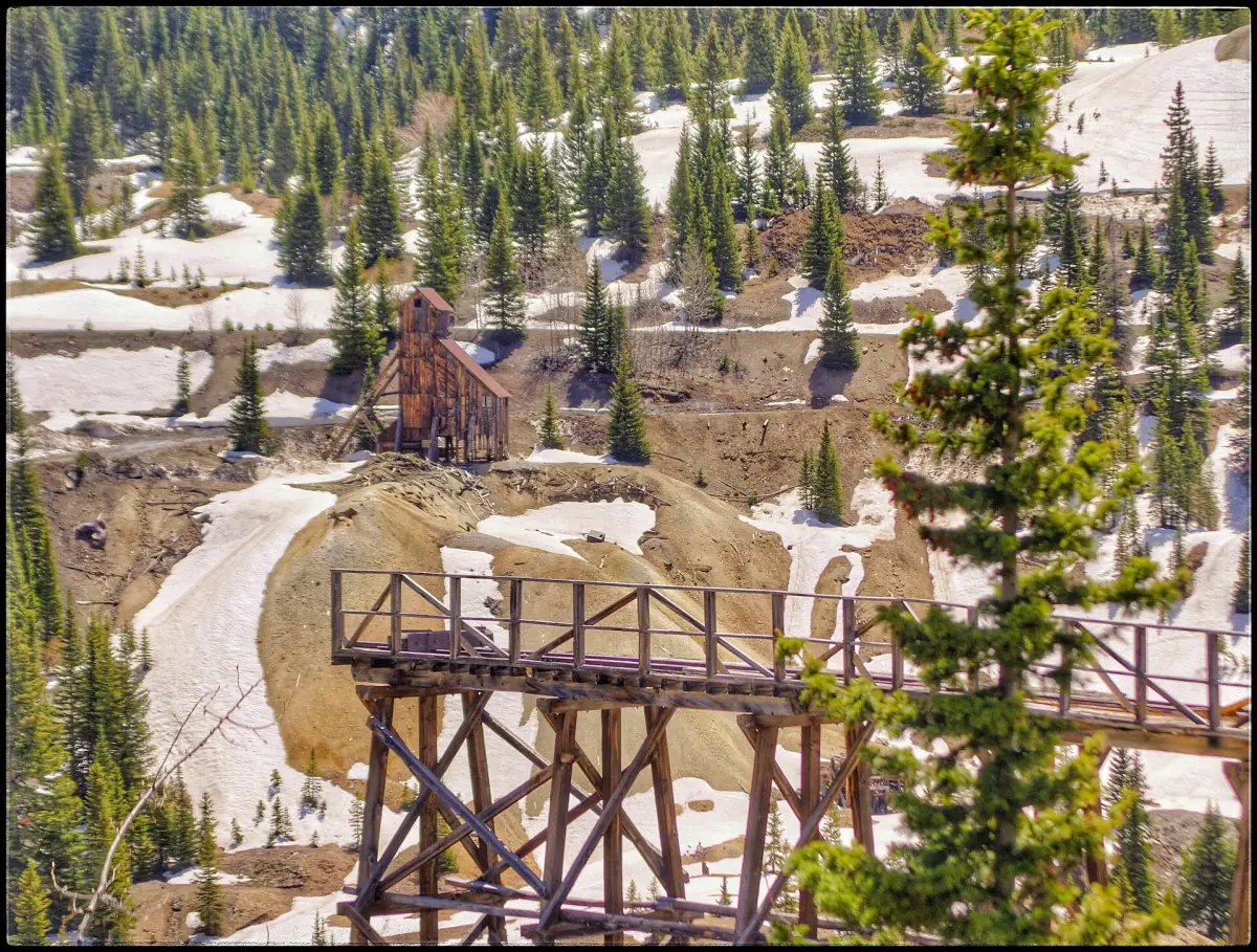 Looking across the valley from the Treasury Tunnel trestle (foreground) to the Yankee Girl headframe on its tailings pile.